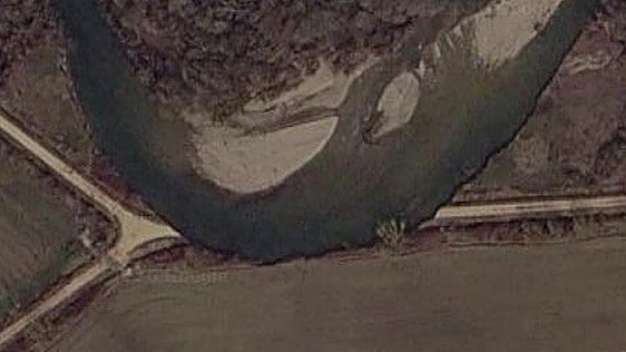 La carretera de un pueblo de León que sigue cortada cuatro meses después de que su río se desbordara