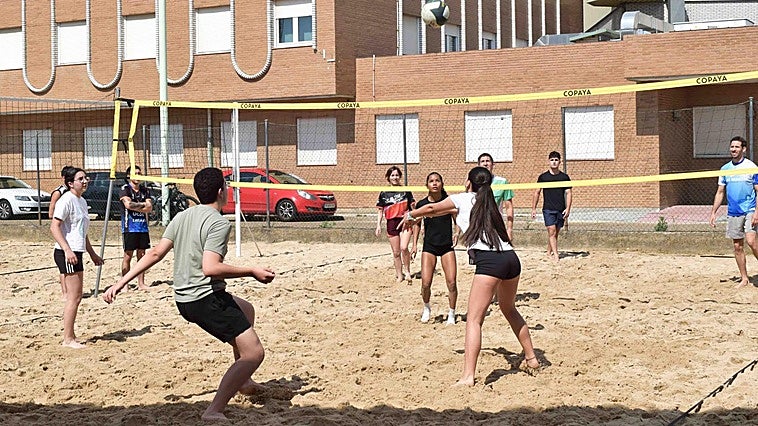 De las aulas a la arena: la ULE estrena su primer Torneo de Vóley Playa