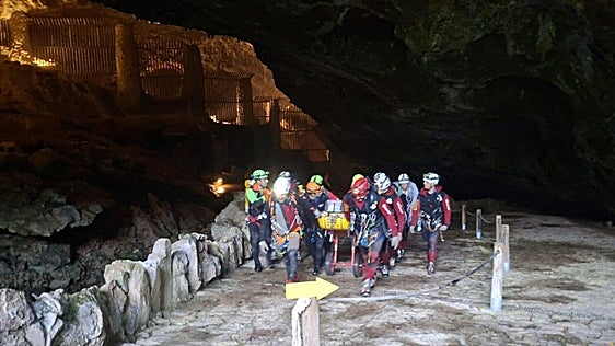«Los accidentes en cuevas no son muy frecuentes, pero en Valporquero sí, debido al volumen de gente que entra»