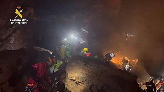 Las imágenes del rescate en la cueva de Valporquero