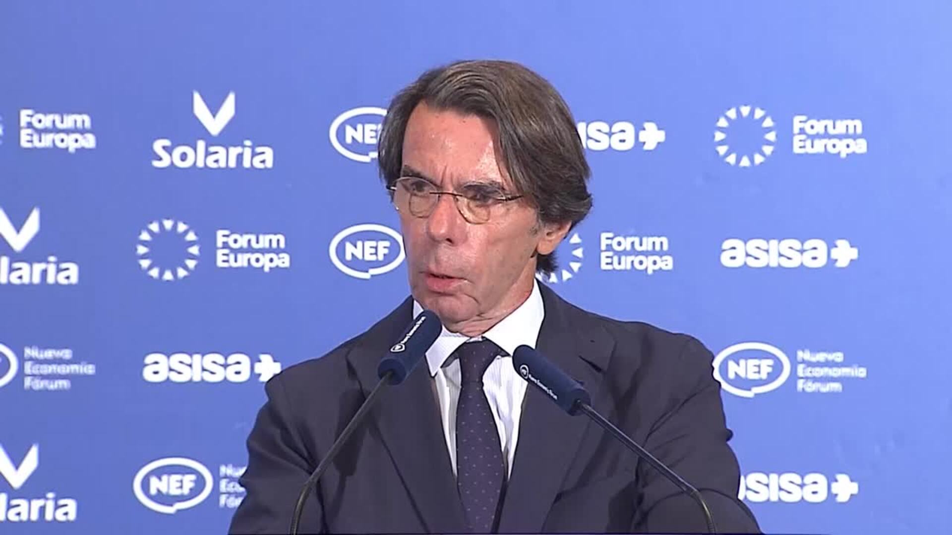 Aznar llama a construir una mayoría "nacional" para "derribar el muro de Sánchez"
