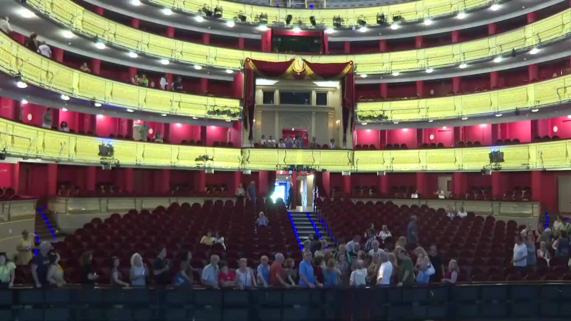 El Teatro Real da la bienvenida a cientos de personas en su Jornada de Puertas Abiertas