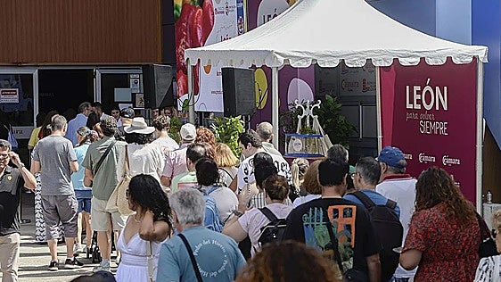 El Día de León en la Feria Internacional de Muestras de Asturias llama a «olvidar los colores políticos»