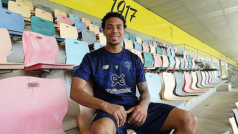 La Ponferradina suma a su plantilla al extremo José de León