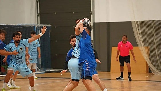 Dura derrota de Ademar ante un recién ascendido para empezar la temporada