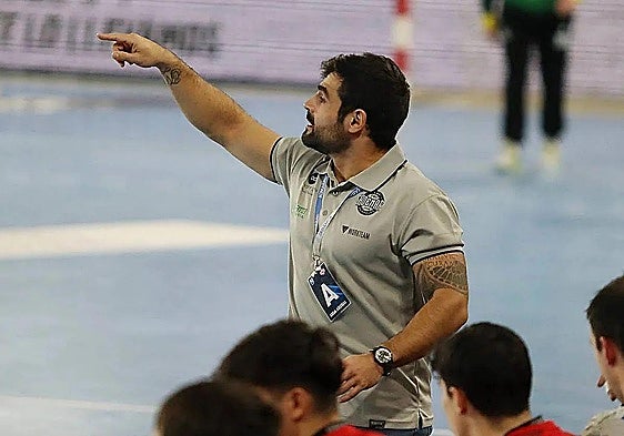 Luis Puertas, entrenador del Abanca Ademar.