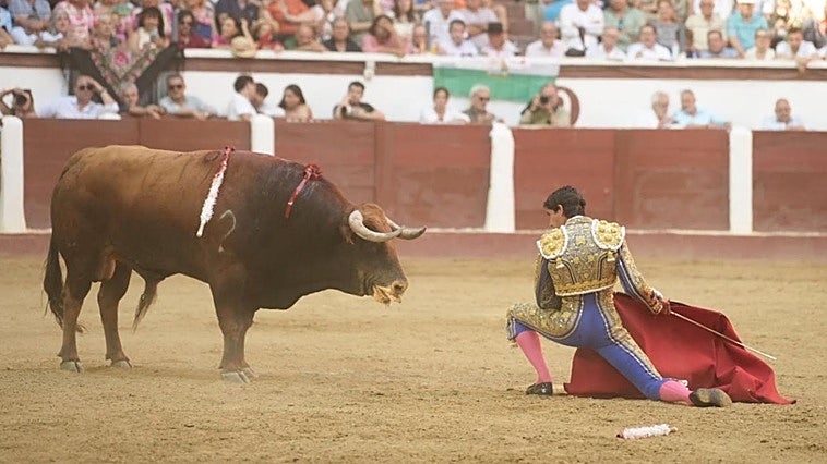 Talavante arrebata el foco al esperado Morante y pone en pie a León en su gran tarde taurina