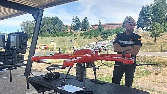 Las imágenes de la presentación de los drones de la UME a la ministra
