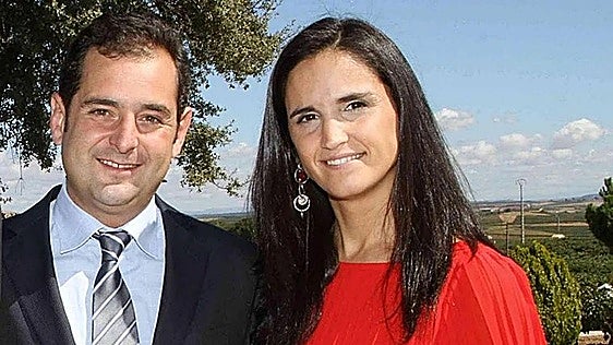 El conocido bodeguero Iván Sanz, su esposa y dos de sus hijos mueren en un accidente tras volcar con su coche en Palencia
