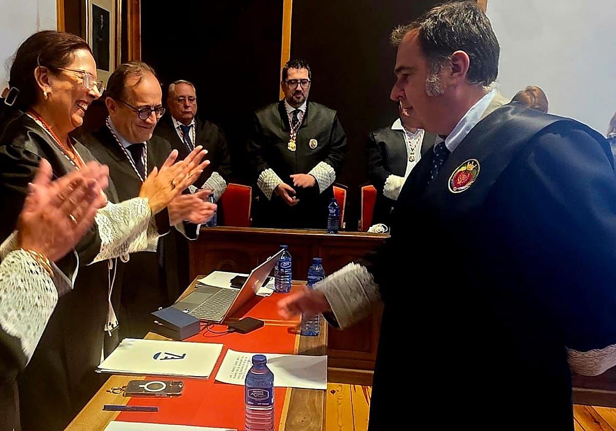 Toma de posesión del abogado.