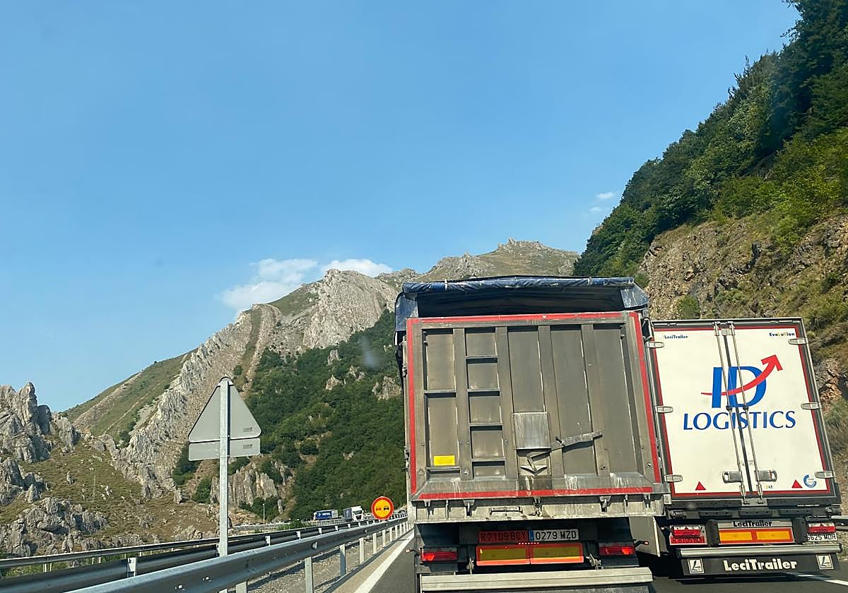 Atasco en la tarde del 28 de julio en León dirección Asturias.