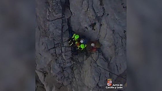 Rescatado un montañero herido tras sufrir una caída en el Pico Torre Santa de Posada de Valdeón