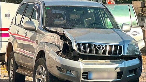 Un tren de Feve arrolla a un vehículo en Pardavé y obliga a movilizar a múltiples medios