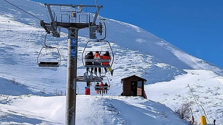 Impulso al turismo de nieve: la Diputación quiere integrar el pase de esquí en paquetes turísticos completos
