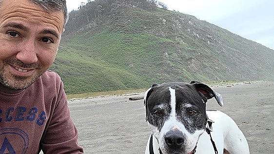 De Ibiza a un pueblo de León para cambiar de vida: «Me voy solo con mi perro»