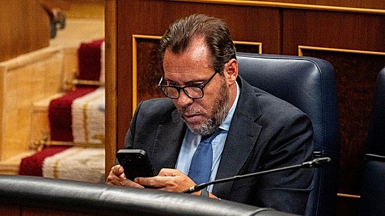 Puente cree que Zapatero es un «activo» pero descarta la expresión «poner la mano en el fuego»