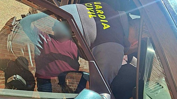 Dos detenidos y diversas sustancias incautadas en varias actuaciones en tres pueblos de León en un fin de semana