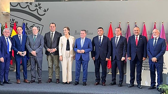 La Diputación firma el Fondo de Cohesión Territorial, que reparte 2,1 millones entre 153 municipios de León