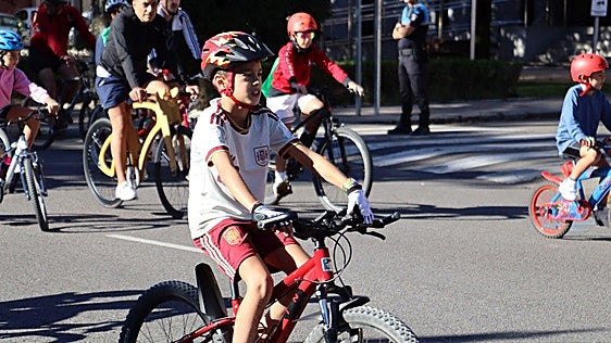 Búscate en nuestra galería del Día de la Bici en León