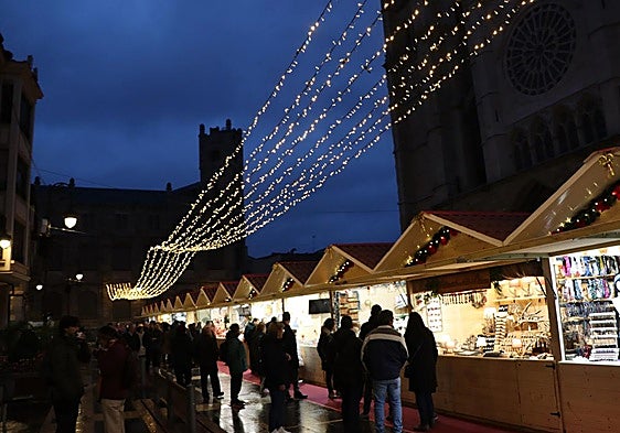 Mercadillo navideño en León.