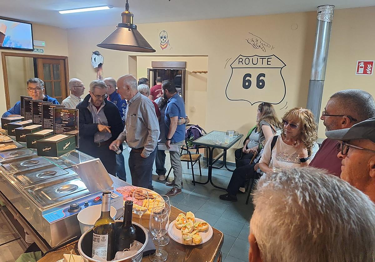 Reapertura del bar en este pueblo leonés.