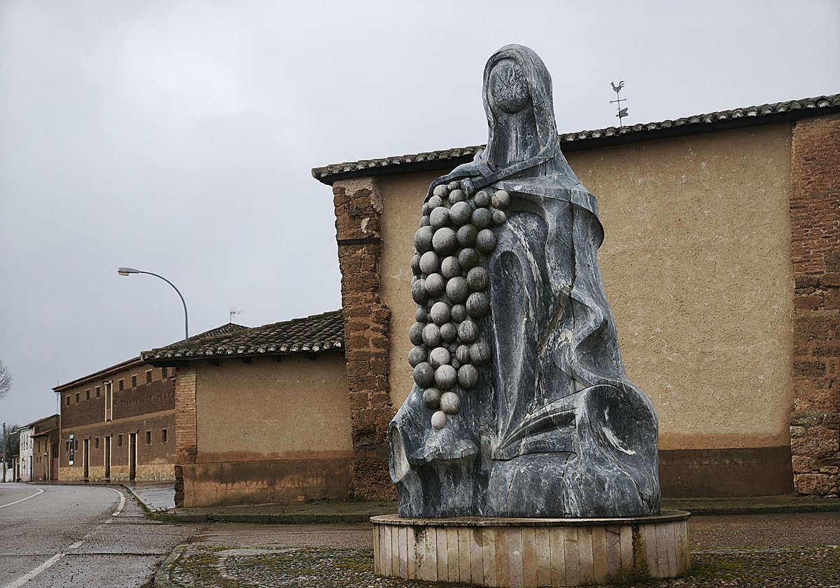 Escultura dedicada al vino en Gordoncillo.