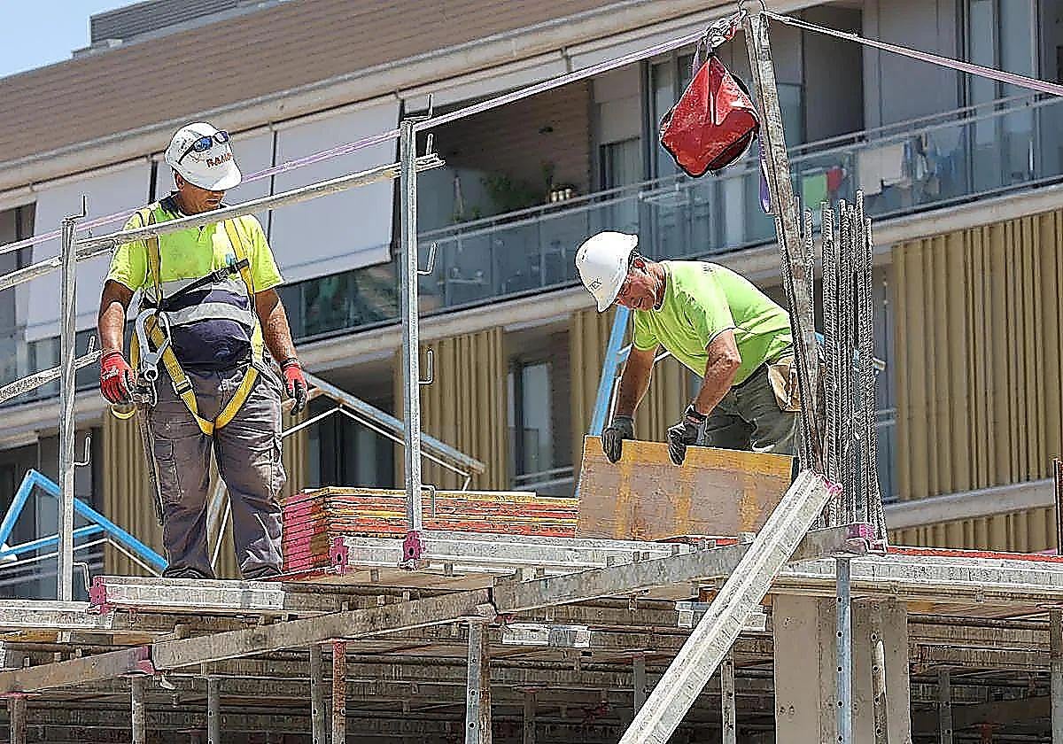 Trabajadores en una obra.