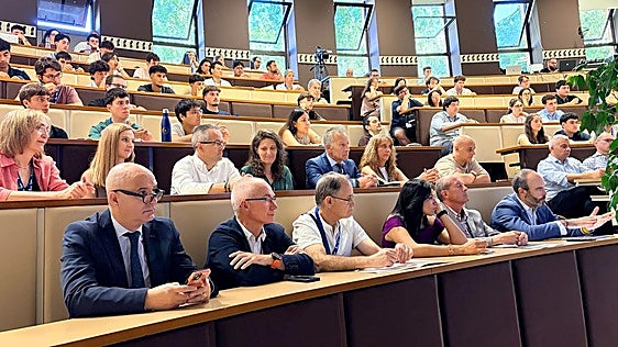La ULE analiza los retos energéticos junto a 80 estudiantes y egresados de todo el país