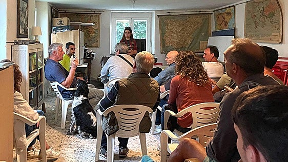 Los filandones y los juegos tradicionales regresan a Otero de Curueño de la mano de Noelia Herreras