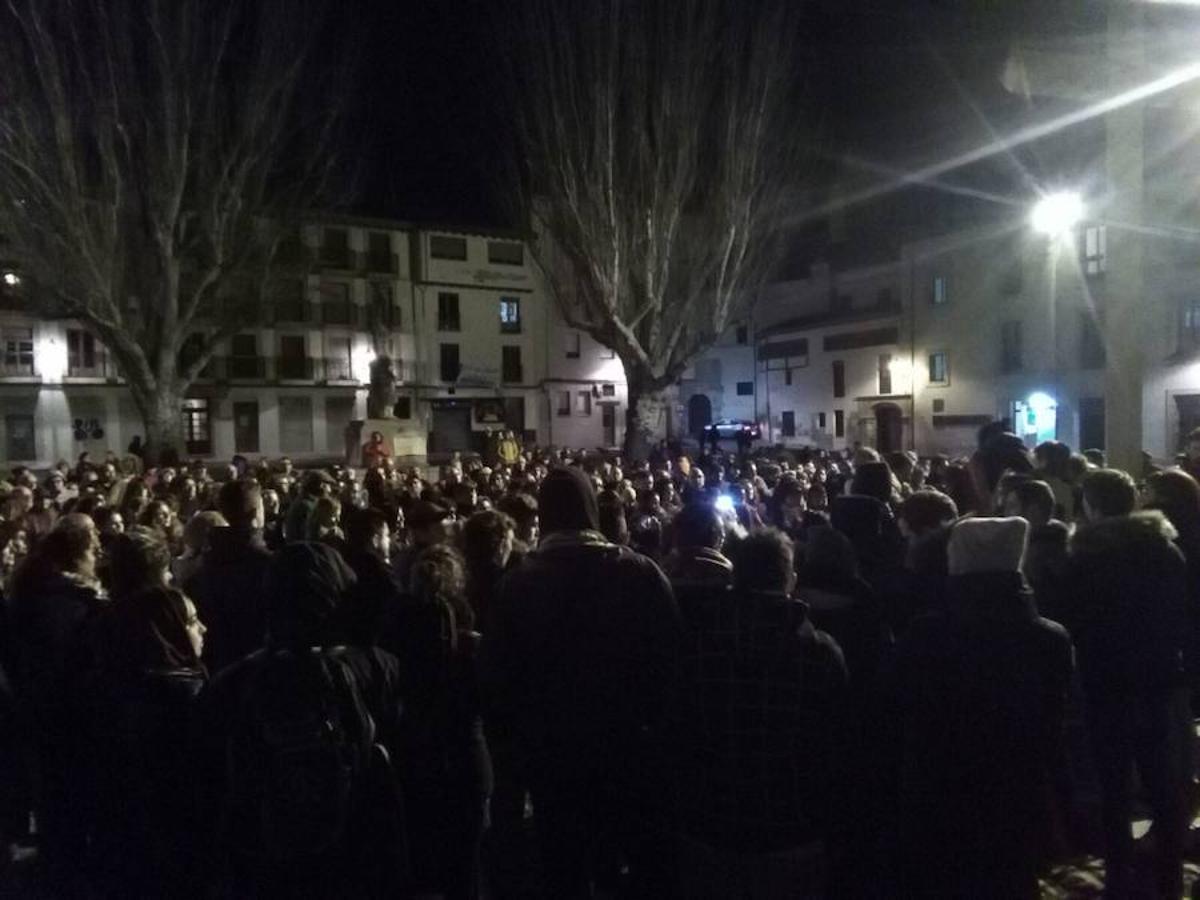 Las movilizaciones contra las obras de la Plaza del Grano continuan en la noche