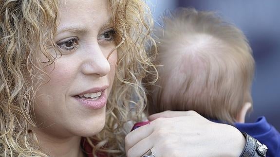 Shakira, con uno de sus hijos. 