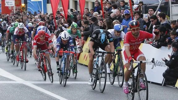 Bouhanni, ganador de la etapa. 