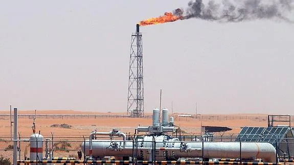 Plataforma petrolífera cerca de Riad, en Arabia Saudí.