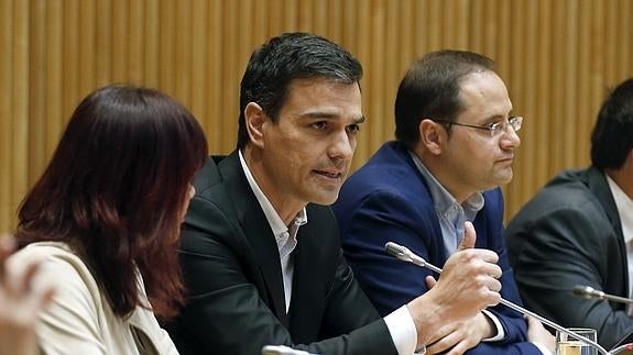 Pedro Sánchez, durante su intervención en la reunión del grupo parlamentario socialista. 