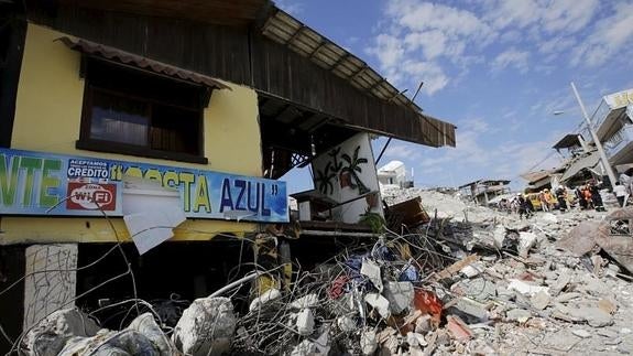 Un restaurante destruido tras el terremoto. 