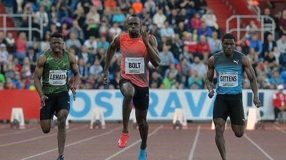 Usain Bolt, durante la carrera. 