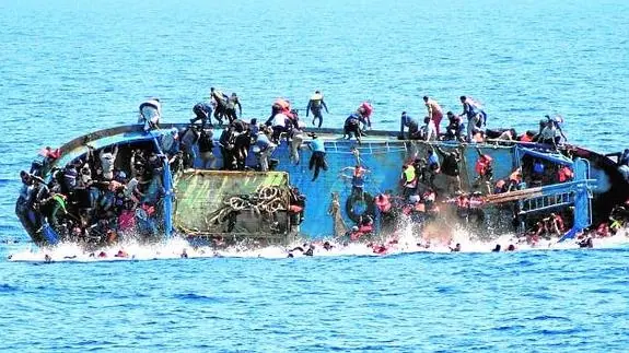 Imagen de parte de los inmigrantes en la embarcación. 