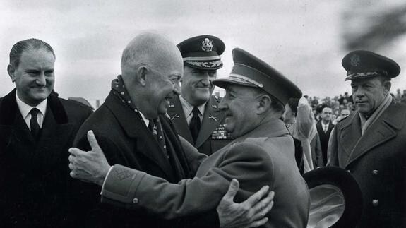 Francisco Franco recibe en Madrid a Dwight D. Eisenhower en 1959. 