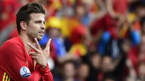 Piqué celebra su tanto ante la República Checa. 