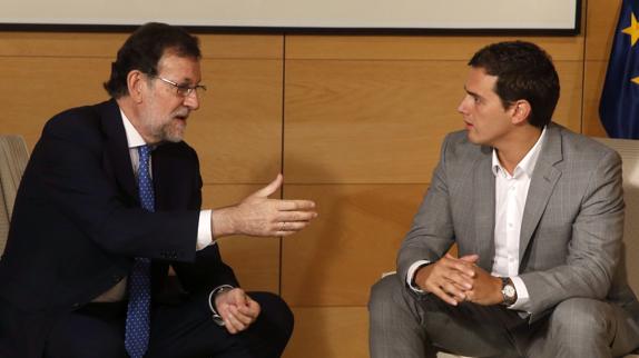 Albert Rivera y Mariano Rajoy durante la reunión.