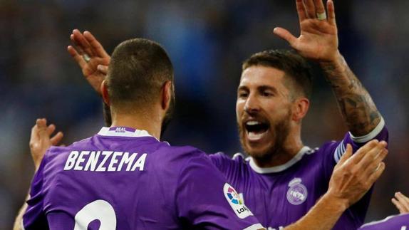 Sergio Ramos y Benzema celebran el 0-2 ante el Espanyol. 