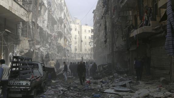 Una calle de Alepo, devastada tras los bombardeos del régimen sirio sobre zonas rebeldes de la ciudad.