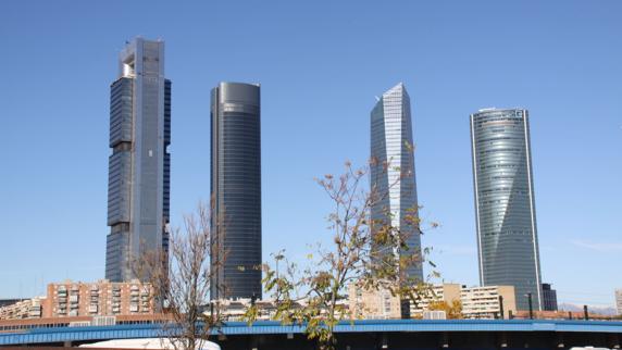 Vista de las cuatro torres del Norte de la Castellana. La Torre Cepsa, a la izquierda. 