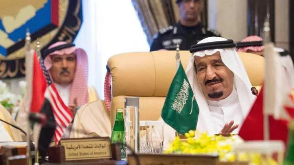 El rey saudí, Salman bin Abdelaziz (d).