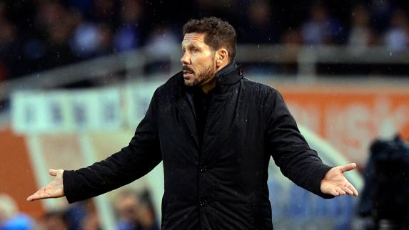 Simeone, durante el partido ante la Real. 