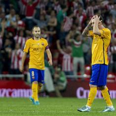 El peor Barça se agarra a Iniesta para recuperar su esencia