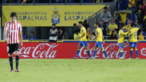 Los jugadores del UD Las Palmas celebran un gol marcado ante el Athletic.