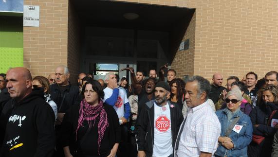 Protestas por una ejecución hipotecaria en Vitoria.