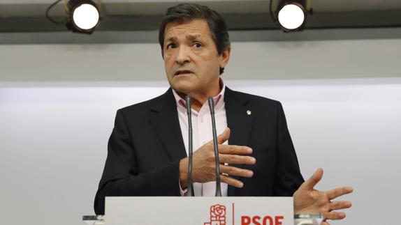 El presidente de la gestora del PSOE, Javier Fernández.