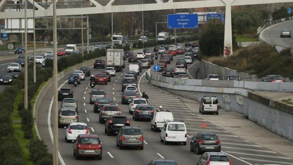 Cientos de vehículos en la M-30.
